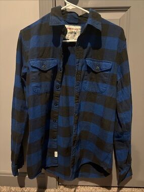 American Eagle Blue & Black Plaid Button-Up Shirt